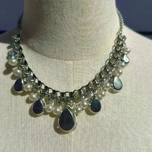 Adjustable Length Rhinestone, Pearl, Cubic Zirconia Silver Necklace OS - Picture 6 of 8